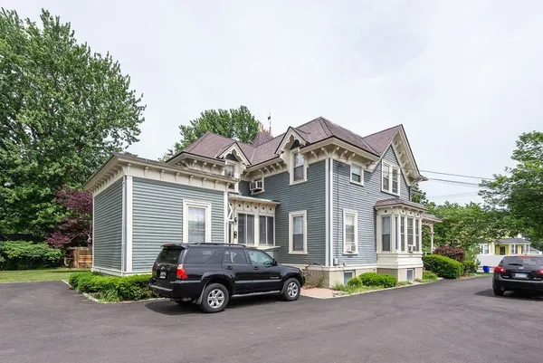 $2,500 | 249 County Street, Unit 2, Attleboro, MA 02703