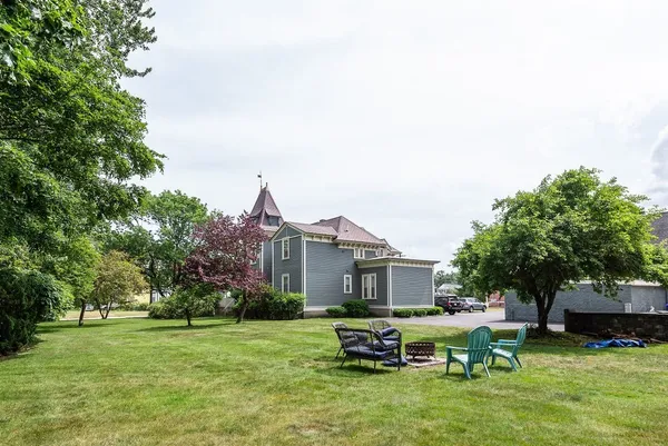 $2,500 | 249 County Street, Unit 2, Attleboro, MA 02703