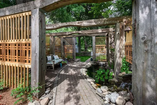 $2,500 | 249 County Street, Unit 2, Attleboro, MA 02703