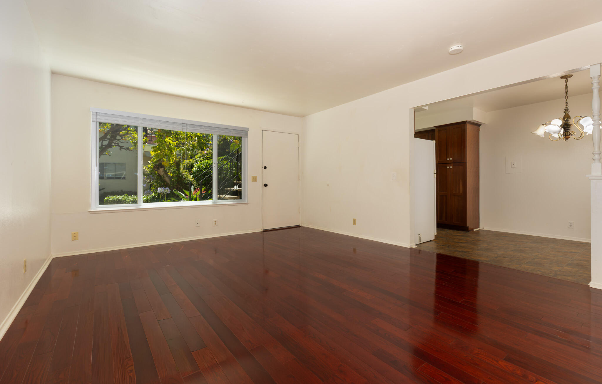 7540 Cathedral Oaks Road, Unit 2 Goleta, CA 93117 - Photo 3 of 14 Livingroom
