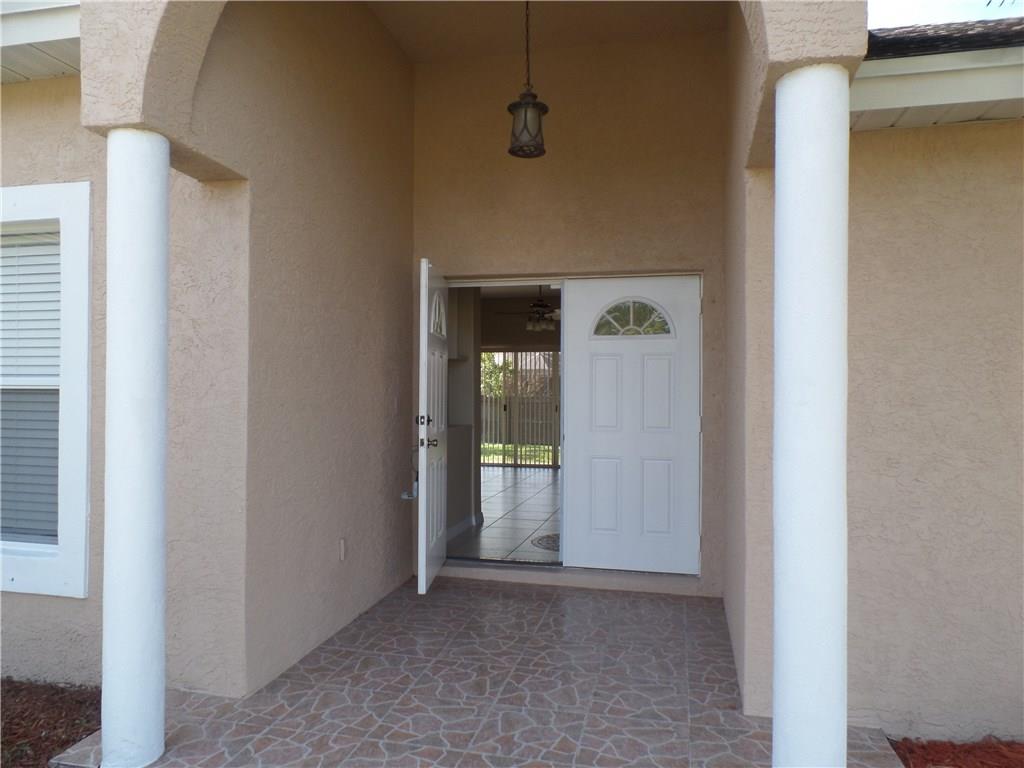 2286 Southeast Avalon Road Port St. Lucie, FL 34952 - Photo 2 of 35