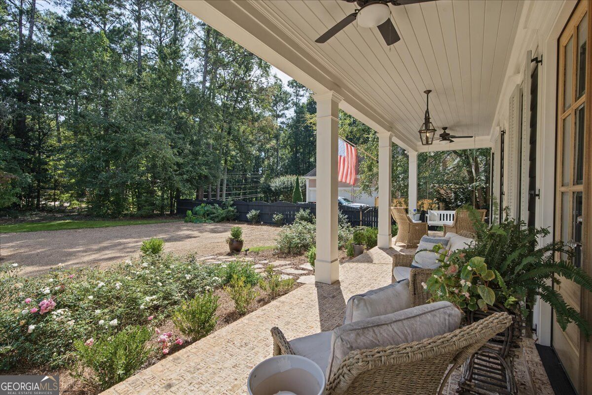 9948 Coleman Road Roswell, GA 30075 - Photo 5 of 49 Gallery Image 5