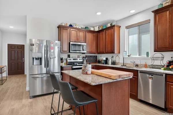 $1,900 | 7001 Lions Park, San Antonio, TX 78252
