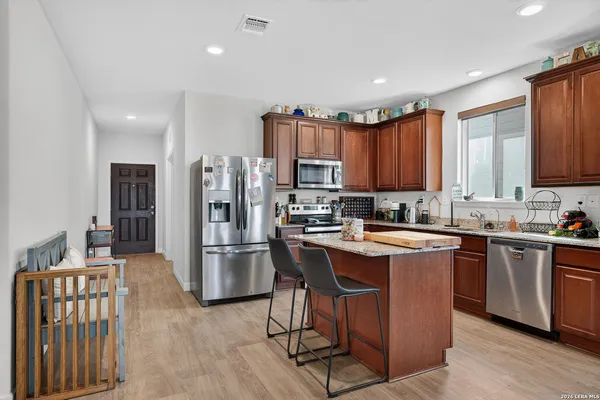 $1,900 | 7001 Lions Park, San Antonio, TX 78252
