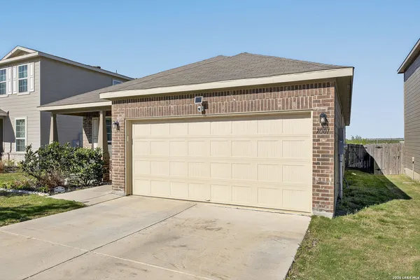$1,900 | 7001 Lions Park, San Antonio, TX 78252