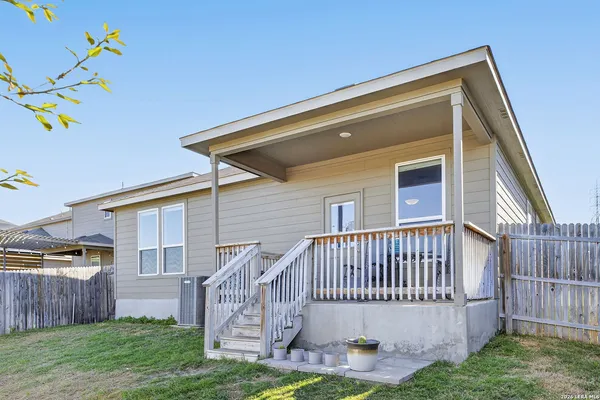 $1,900 | 7001 Lions Park, San Antonio, TX 78252