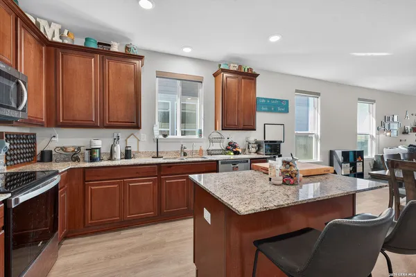 $1,900 | 7001 Lions Park, San Antonio, TX 78252