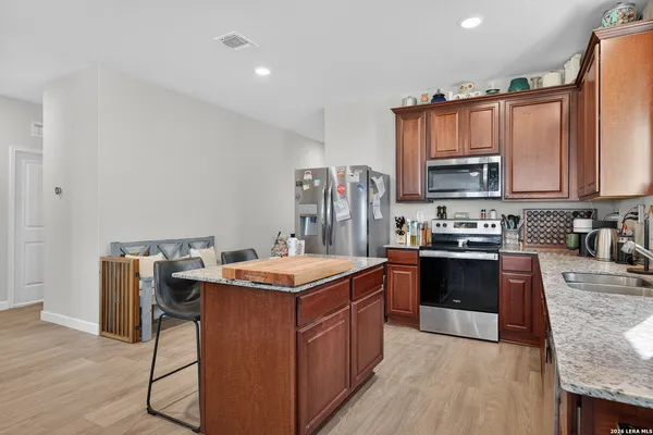 $1,900 | 7001 Lions Park, San Antonio, TX 78252