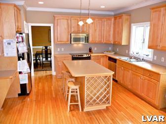 327 Angela Court Nazareth, PA 18064 - Photo 7 of 9
