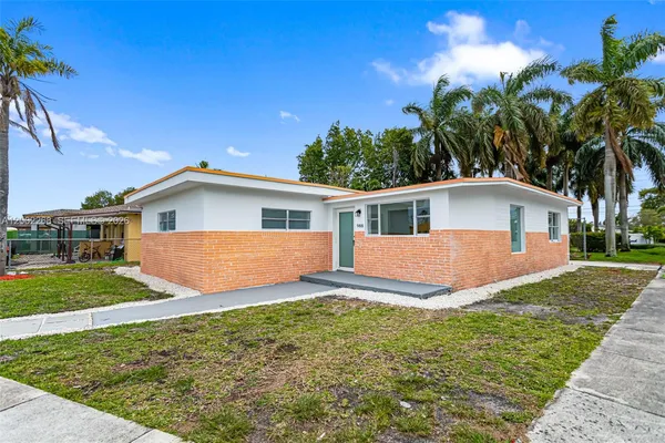 $3,500 | 988 Northwest 10th Street, Unit 1, Hallandale Beach, FL 33009
