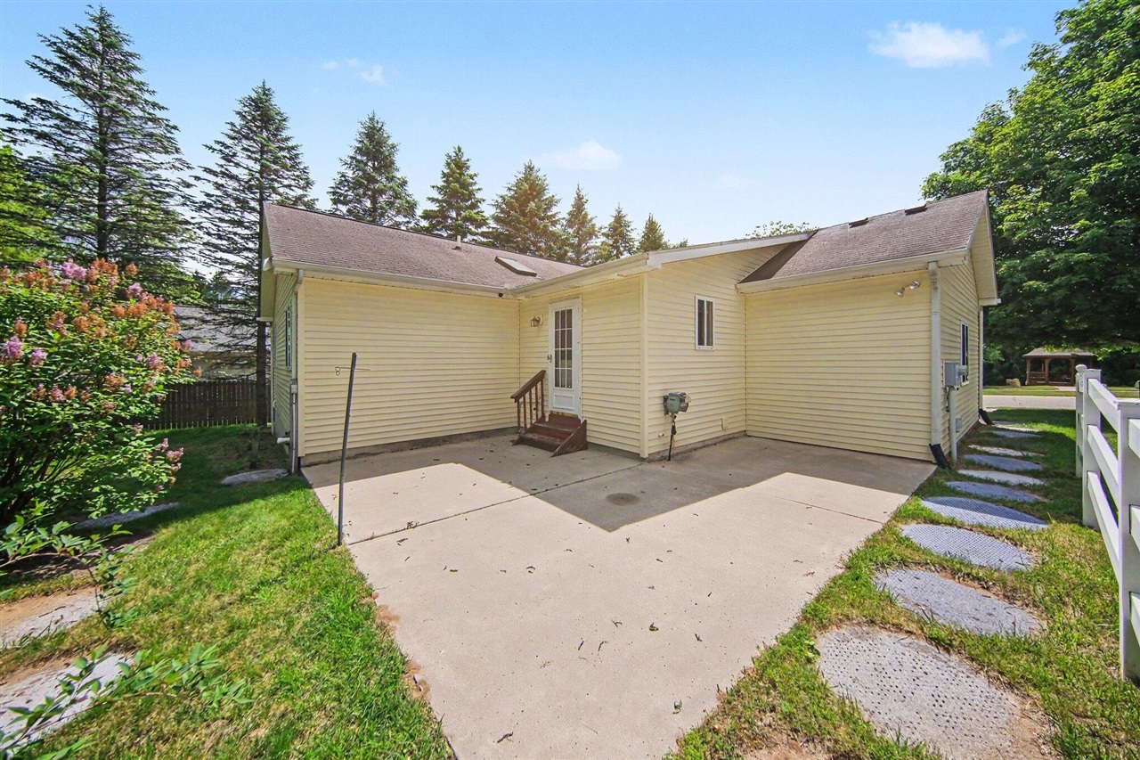103 Ridgeview Court Grass Lake, MI 49240 - Photo 27 of 44