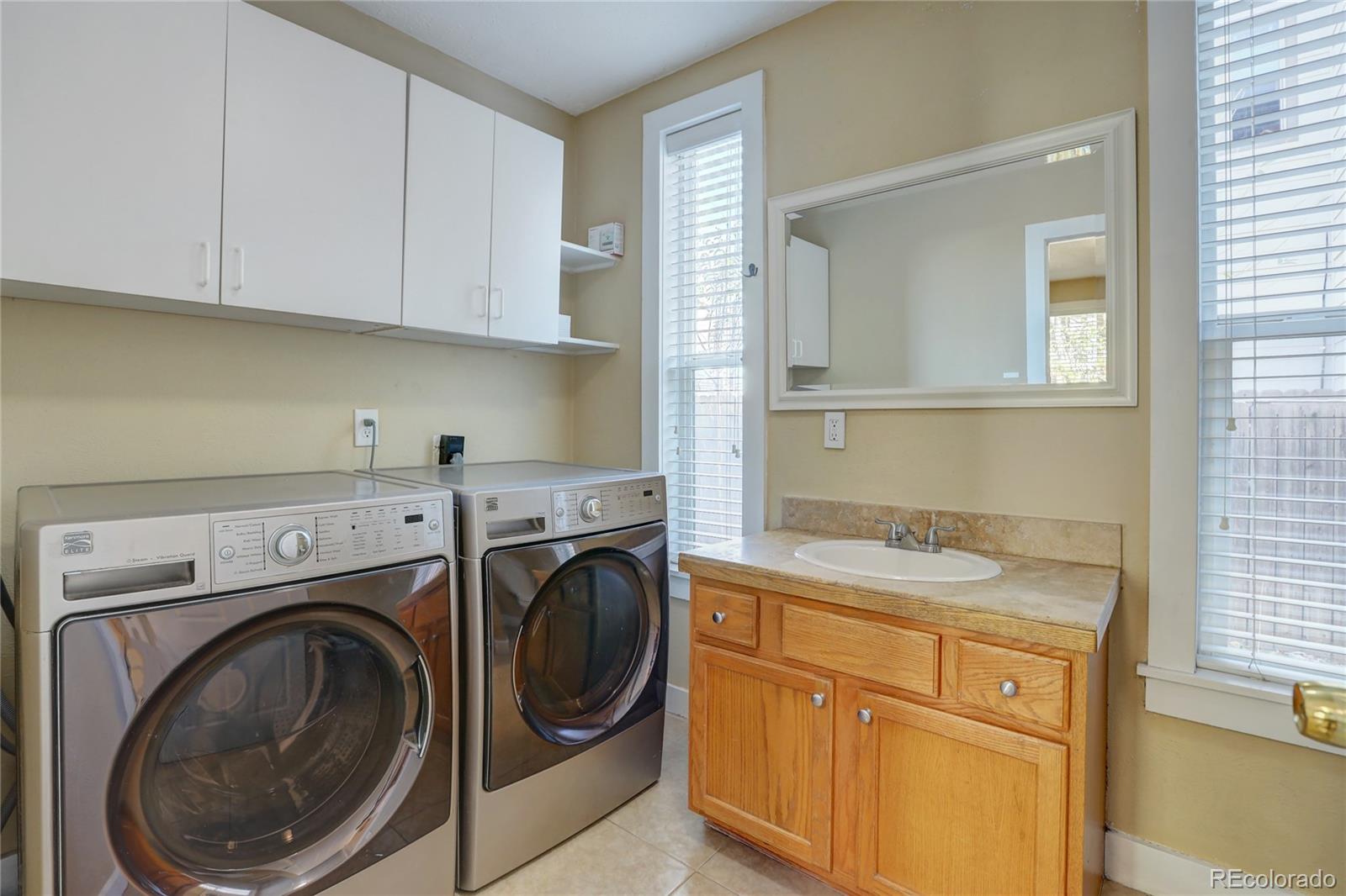 418 Inca Street Denver, CO 80204 - Photo 8 of 24 a utility room with sink dryer and washer
