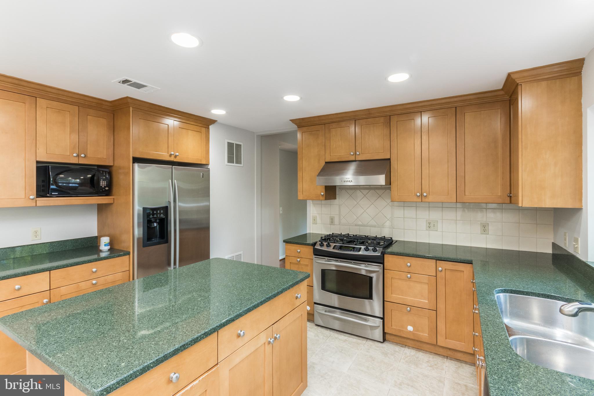 7030 Bedrock Road Alexandria, VA 22306 - Photo 14 of 43 Gallery Image 14