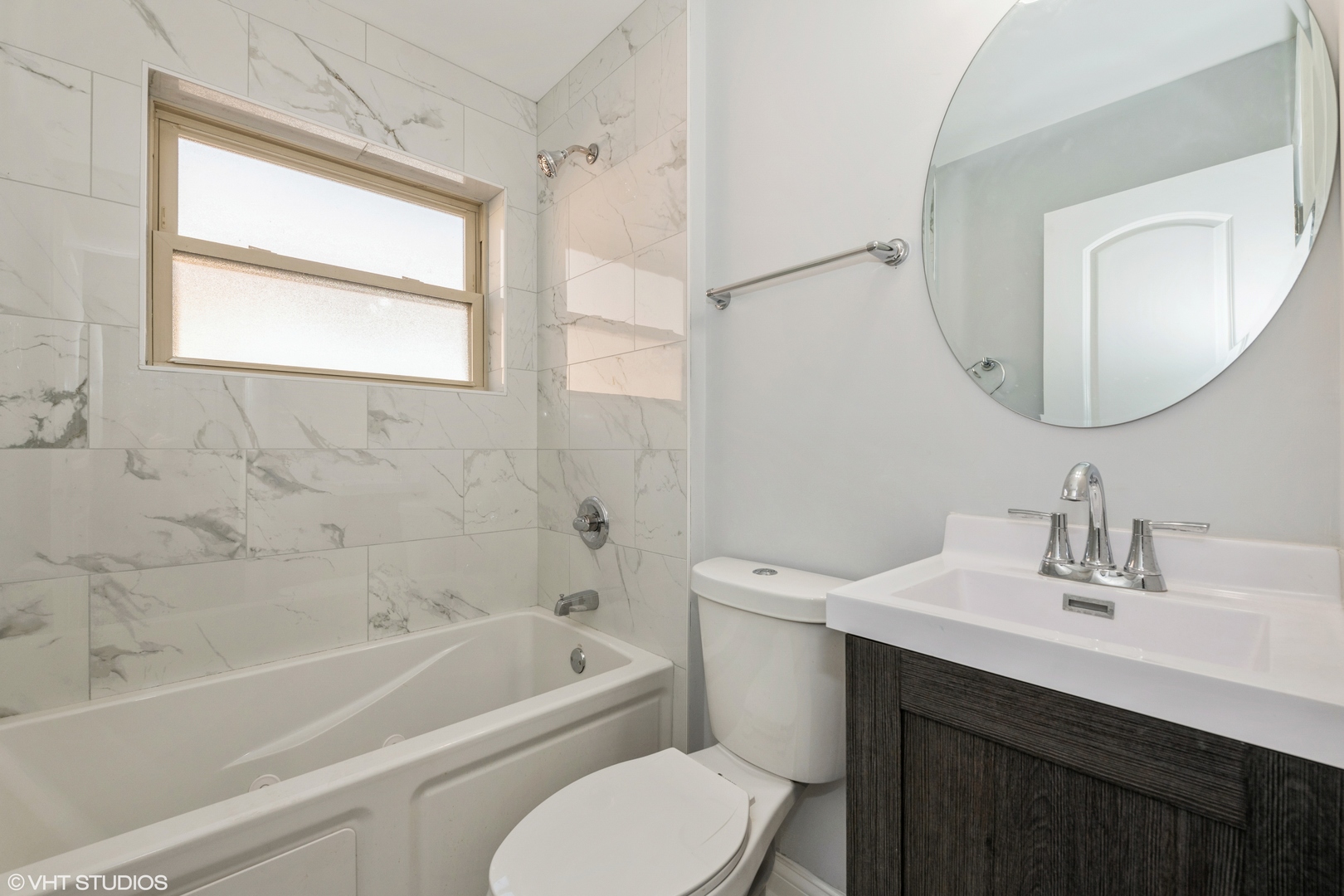 1023 Rice Avenue Bellwood, IL 60104 - Photo 6 of 12 a bathroom with a sink toilet and bathtub