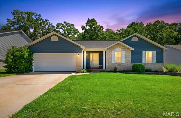 $325,000 | 886 Sherwood Forest Court, O'Fallon, MO 63366