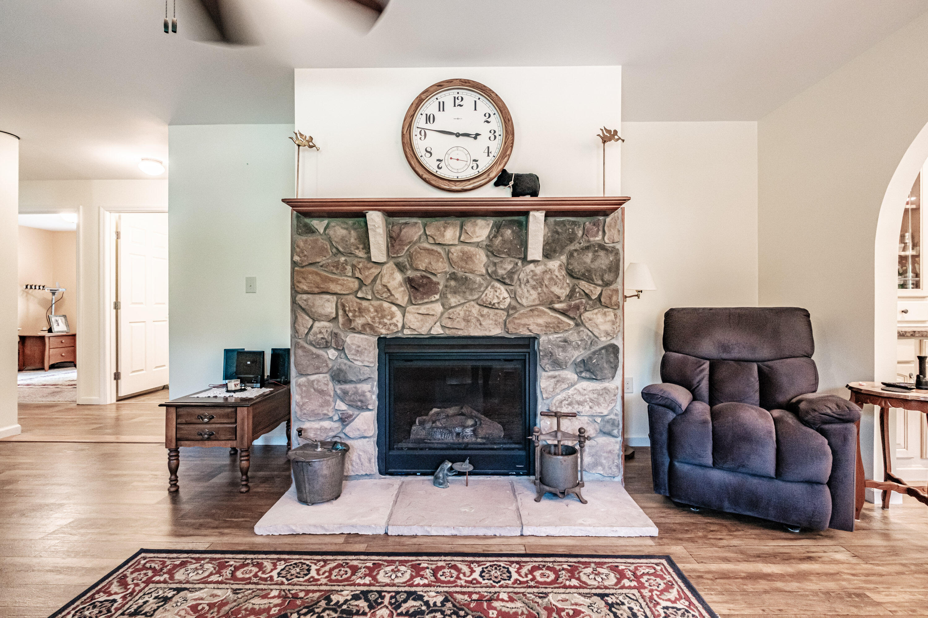 248 Hooper Ledge Road Paris, ME 04281 - Photo 16 of 51 Living room