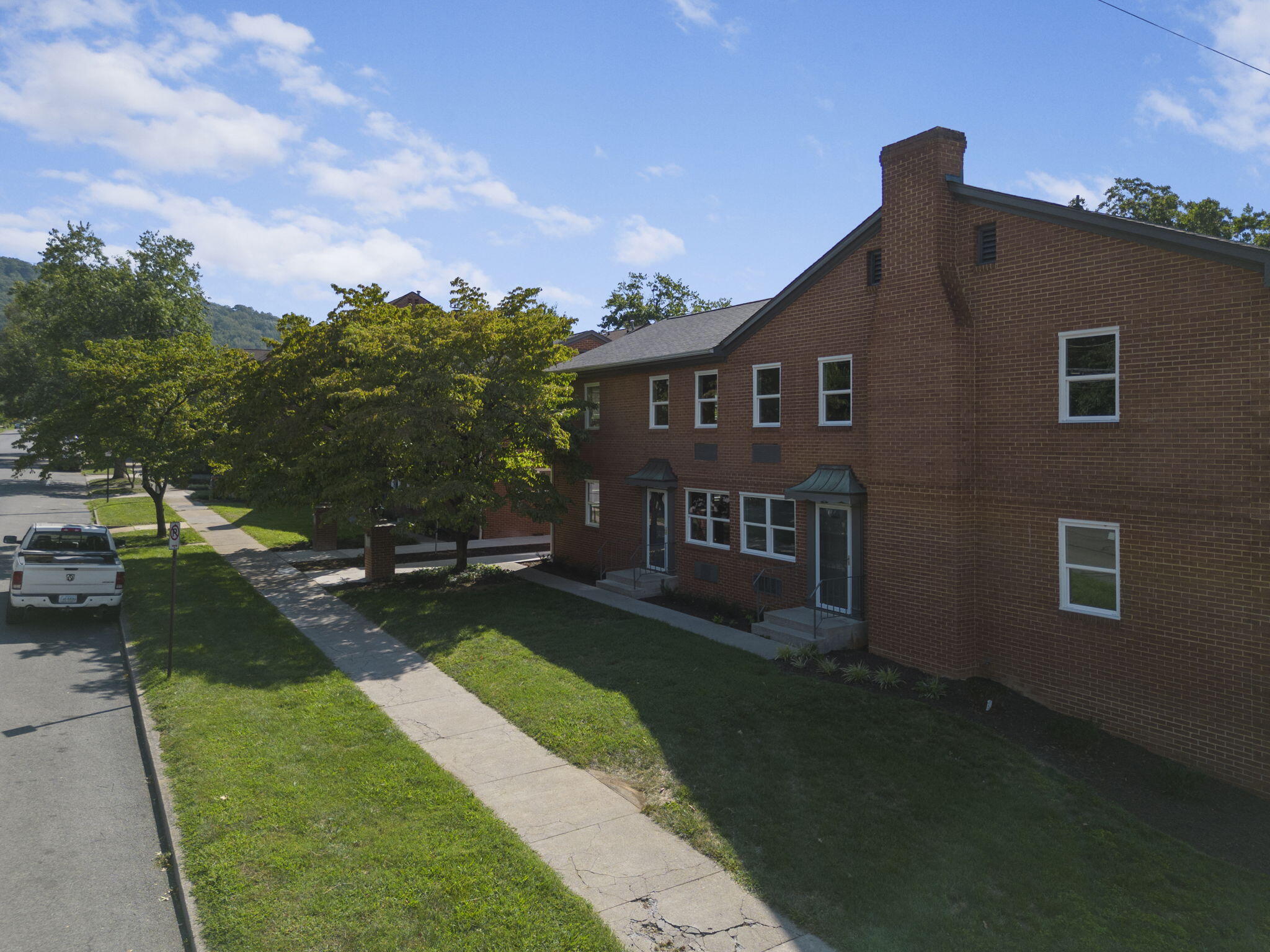 2209 Jefferson Street Southwest, Unit B Roanoke, VA 24014 - Photo 2 of 12 a house view with a garden space