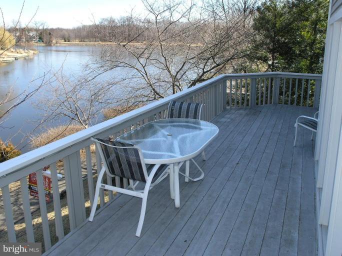 1565 Regatta Lane Reston, VA 20194 - Photo 17 of 30 Deck