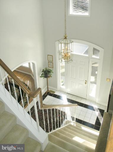 1565 Regatta Lane Reston, VA 20194 - Photo 4 of 30 Entrance / Foyer