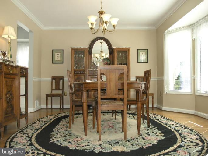 1565 Regatta Lane Reston, VA 20194 - Photo 5 of 30 Dining Room