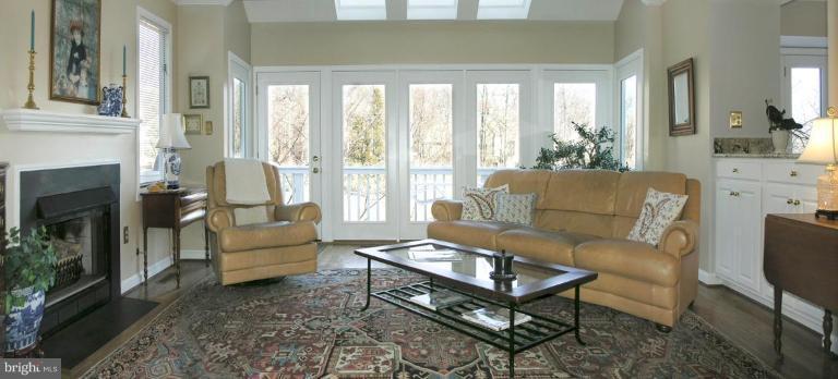 1565 Regatta Lane Reston, VA 20194 - Photo 7 of 30 Family Room