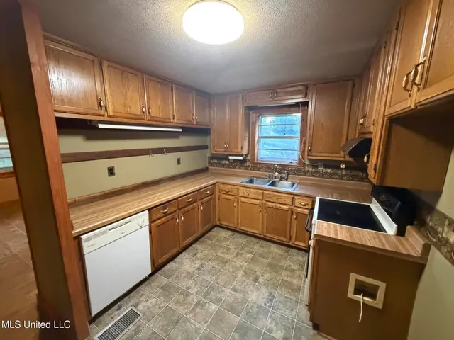 $250,000 | 5217 Potts Camp Road, Potts Camp, MS 38659