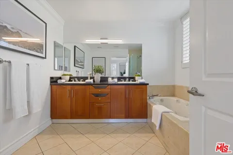 $1,299,000 | 107 North Swall Drive, Unit 303, Los Angeles, CA 90048