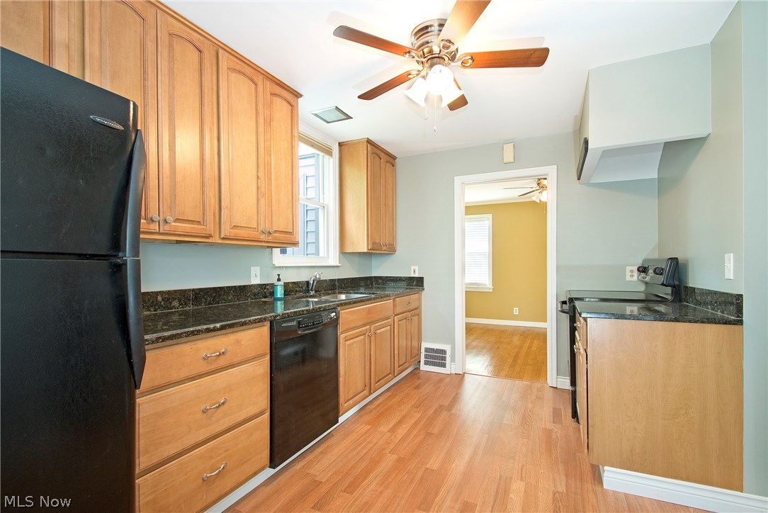 1097 Rushleigh Road Cleveland Heights, OH 44121 - Photo 9 of 15