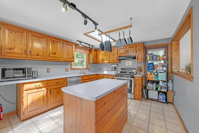 $475,000 | 73 New Boston Road, Sturbridge, MA 01566