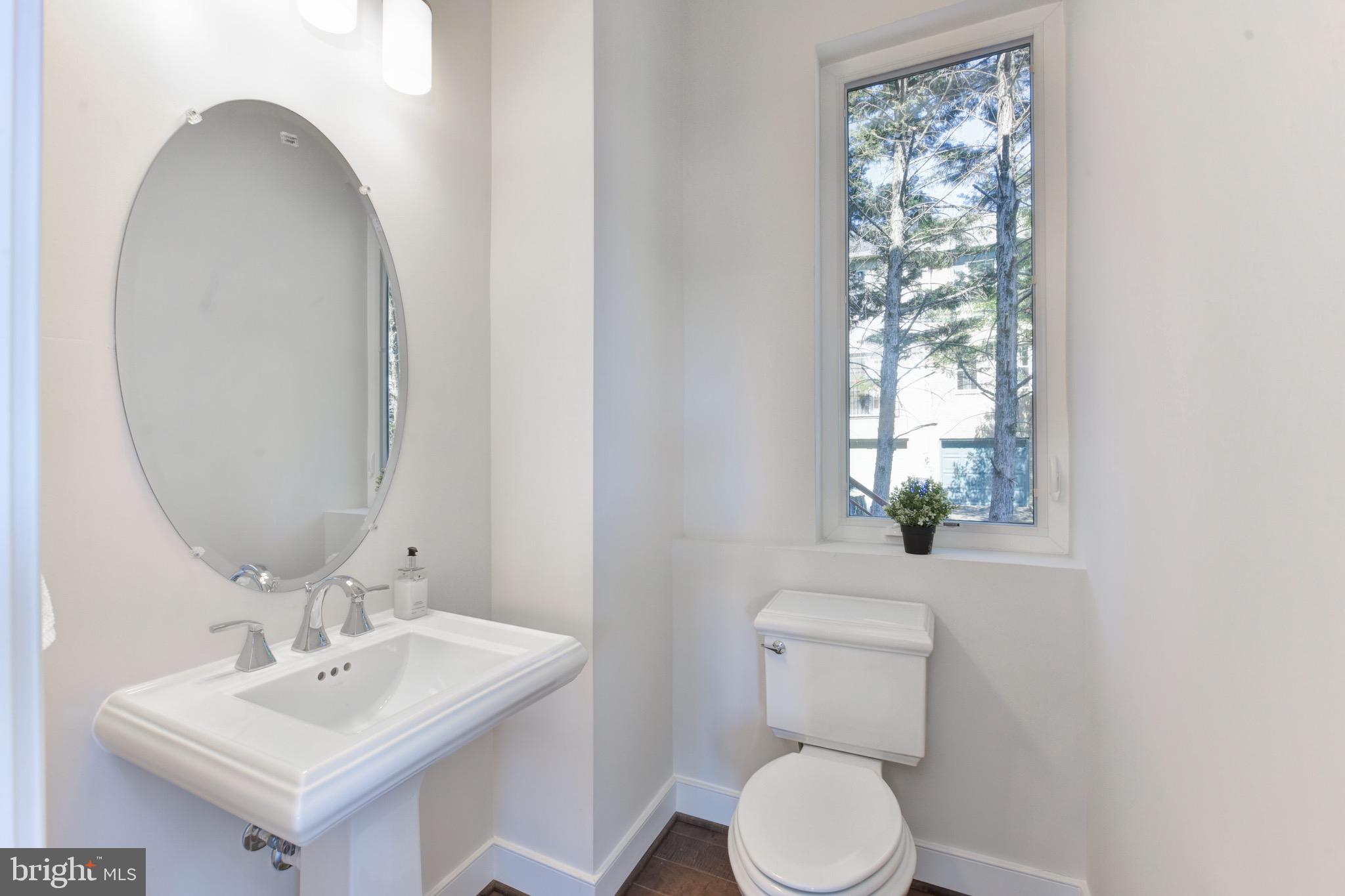 2823 24th Road South Arlington, VA 22206 - Photo 11 of 97 Powder off kitchen