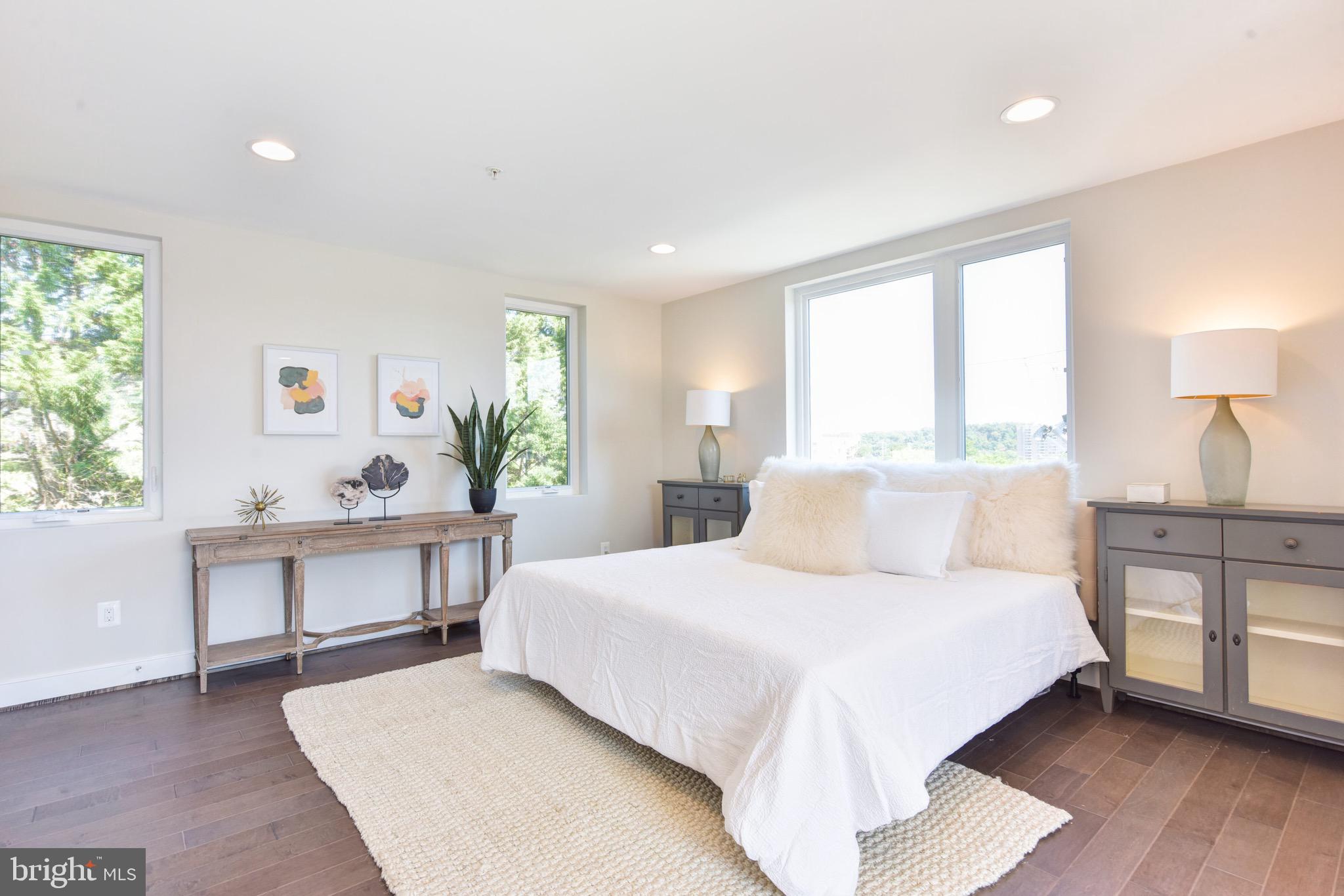 2823 24th Road South Arlington, VA 22206 - Photo 18 of 97 a bedroom with a large bed and a table