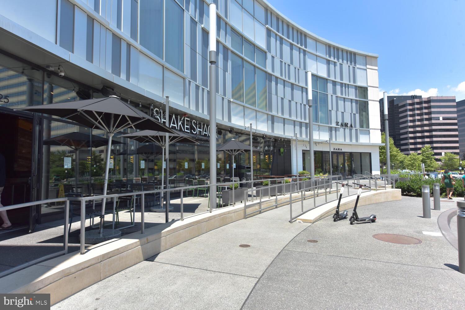 2823 24th Road South Arlington, VA 22206 - Photo 47 of 97 a view of a building with sitting area