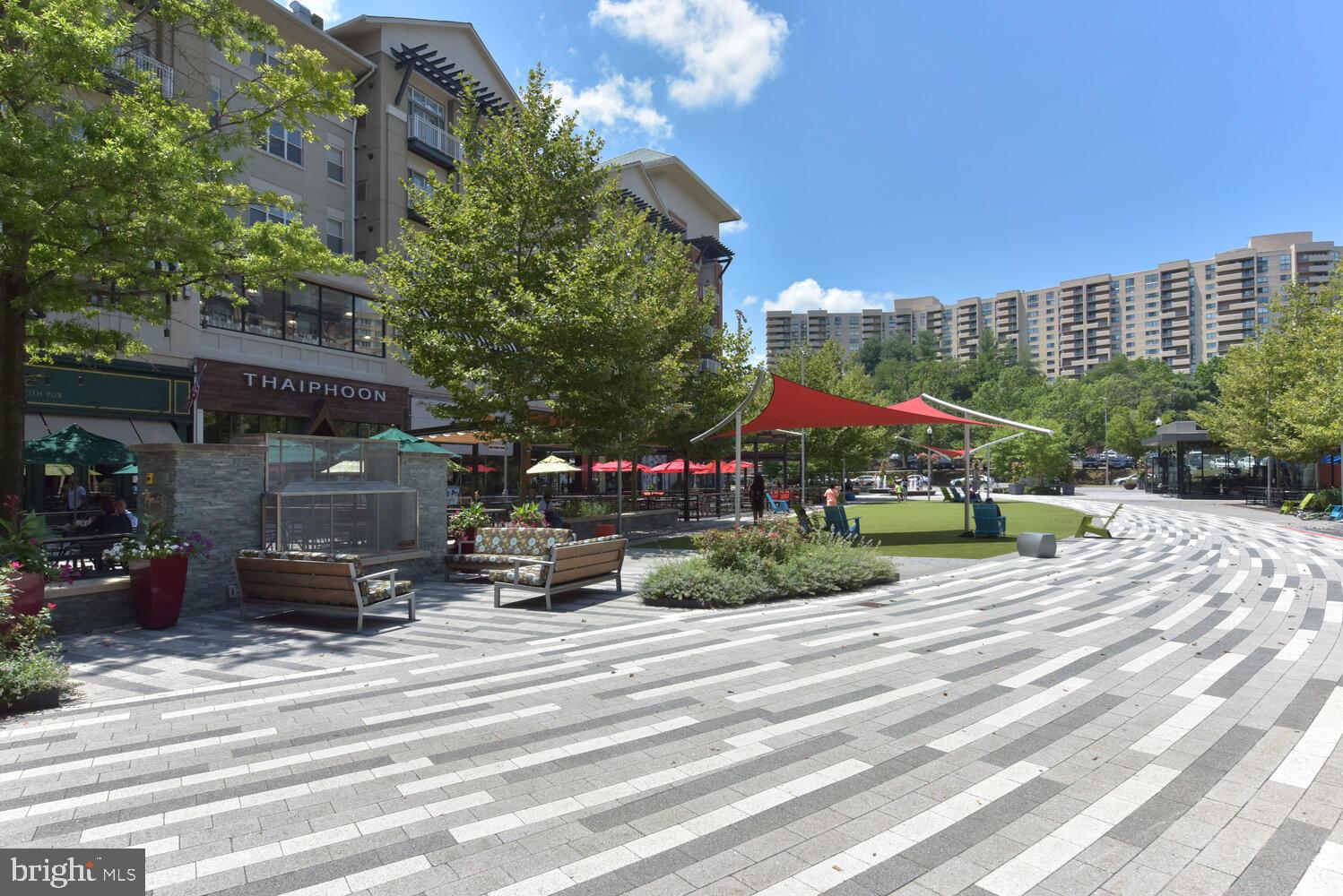 2823 24th Road South Arlington, VA 22206 - Photo 56 of 97 a view of a water fountain in front of a building