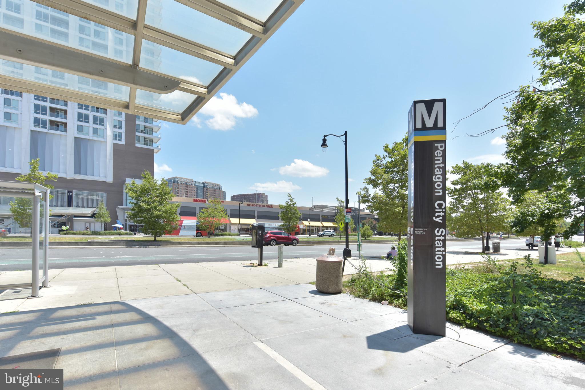 2823 24th Road South Arlington, VA 22206 - Photo 87 of 97 a view of a building with a street