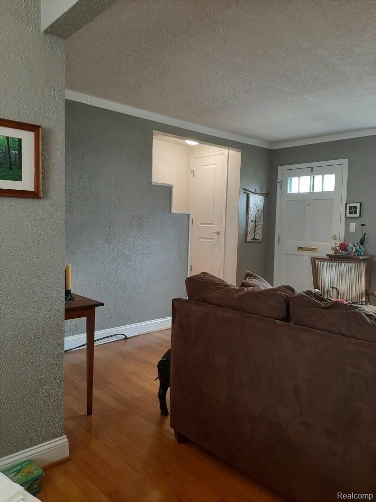 1652 Graefield Road, Unit 71 Birmingham, MI 48009 - Photo 6 of 18 Living Room to Open Stairway