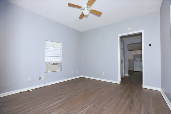 $1,250 | 107 Prewitt Lane, West Columbia, TX 77486