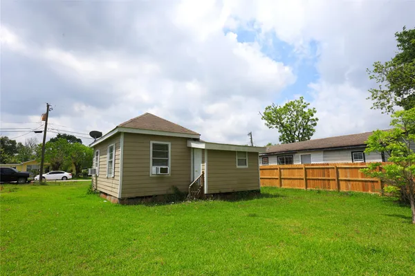 $1,250 | 107 Prewitt Lane, West Columbia, TX 77486