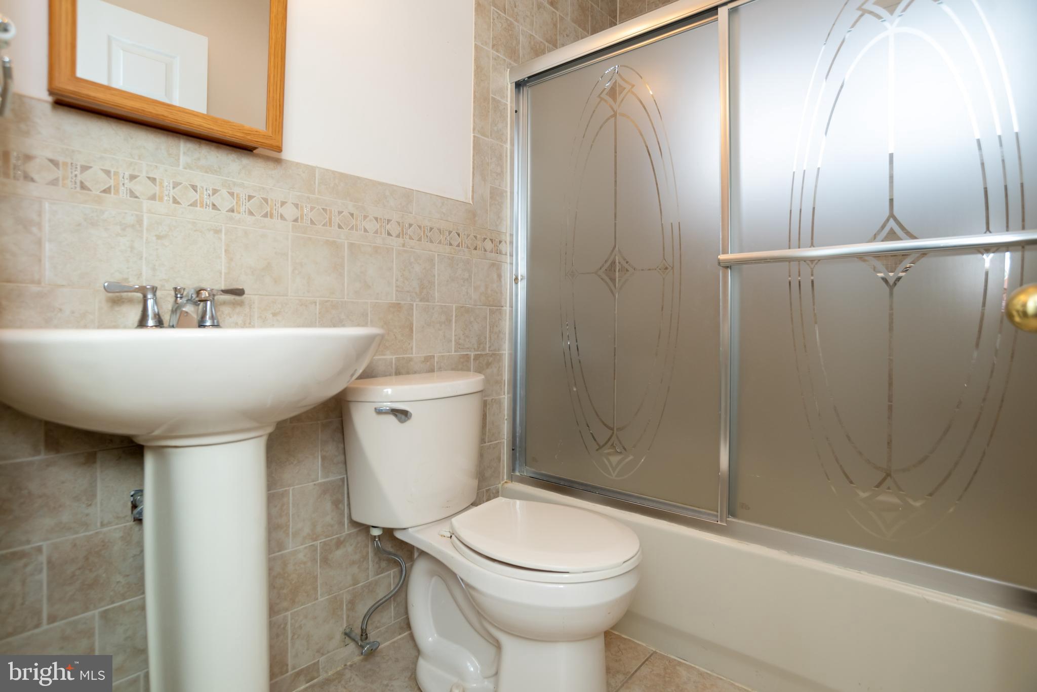 11 Canna Road Levittown, PA 19057 - Photo 19 of 34 Main level full bathroom