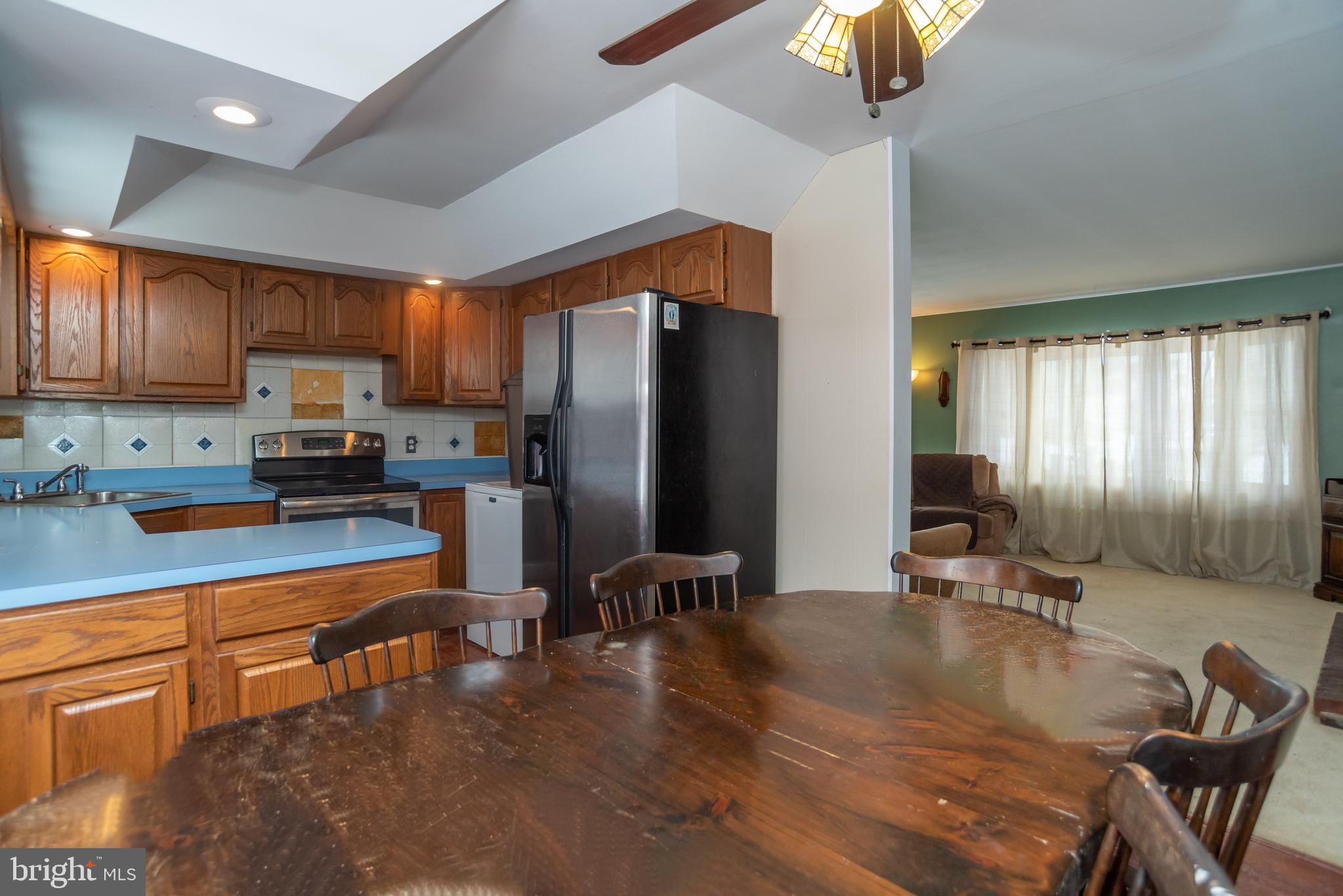11 Canna Road Levittown, PA 19057 - Photo 7 of 34 Eat-in Kitchen