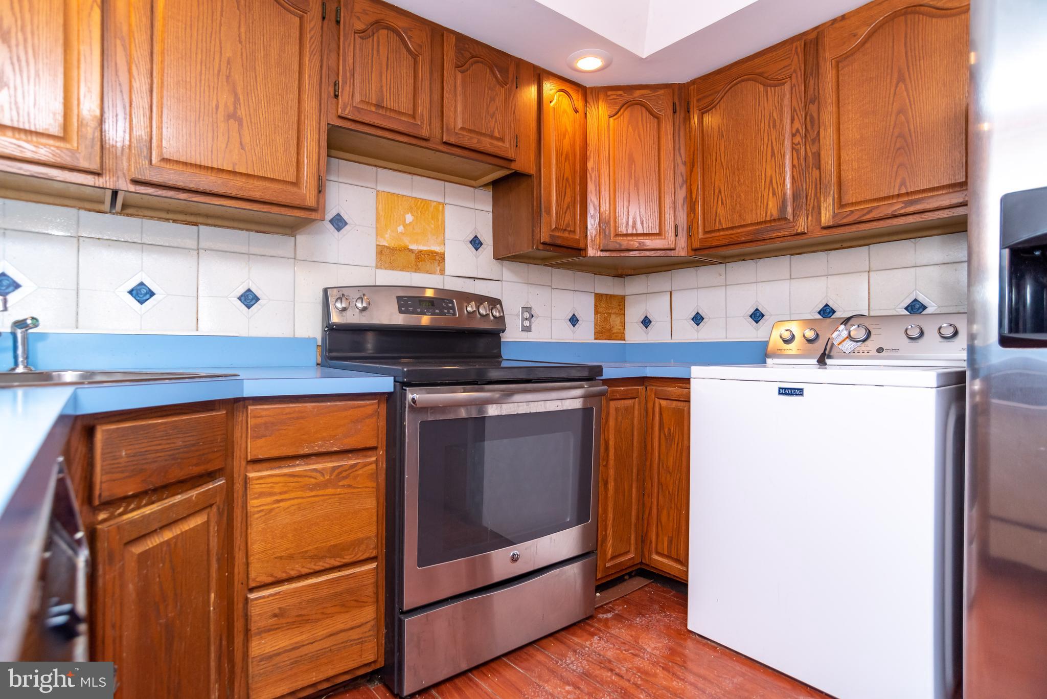 11 Canna Road Levittown, PA 19057 - Photo 9 of 34 Eat-in Kitchen