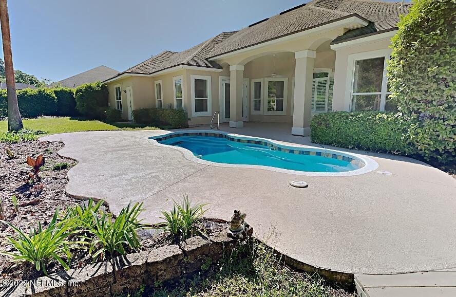 96023 Captains Pointe Road Yulee, FL 32097 - Photo 2 of 13 Pool and lanai