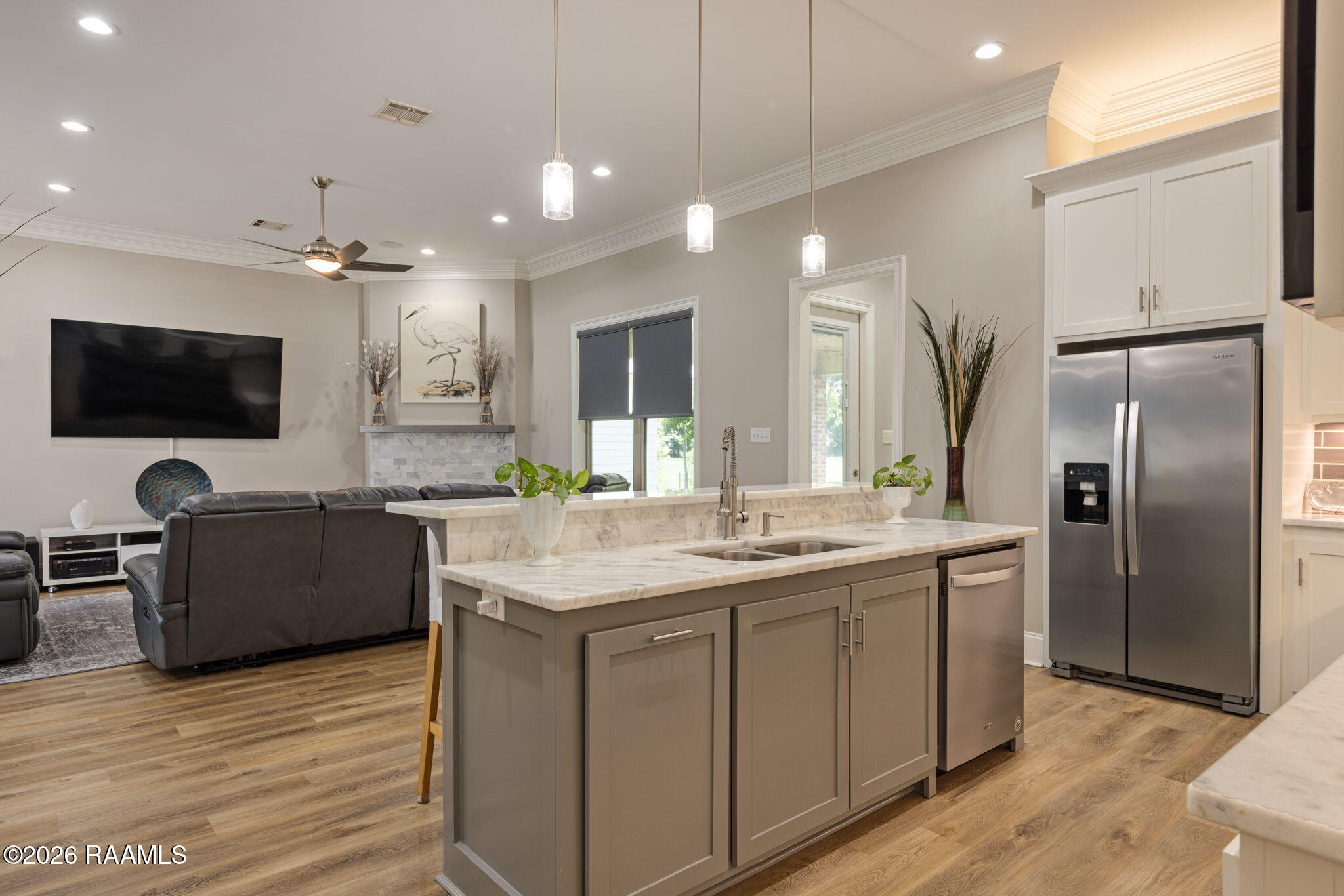 204 Redfern Street Lafayette, LA 70508 - Photo 9 of 22 Kitchen Island