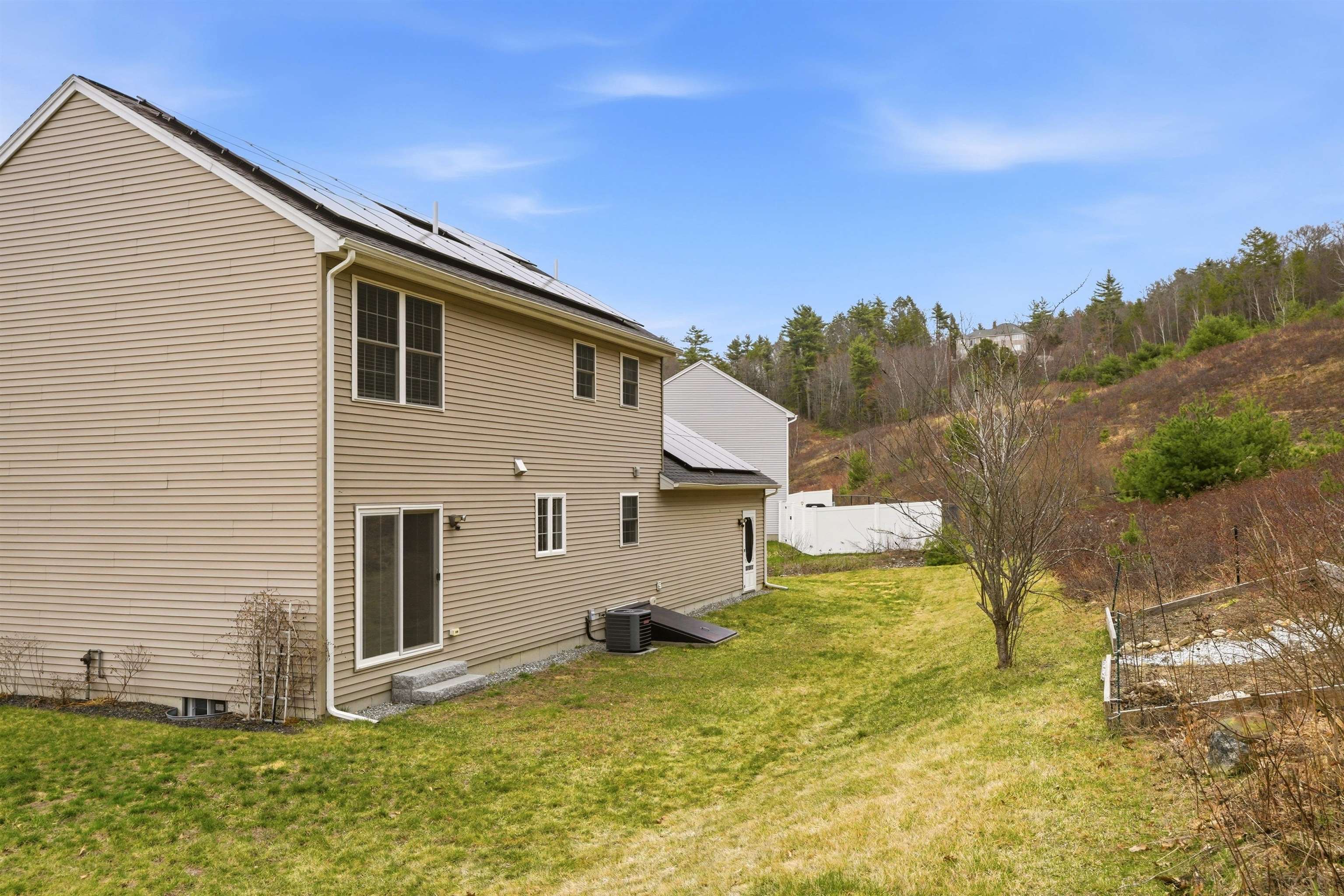 18 Richfield Way Wilton, NH 03086 - Photo 4 of 33