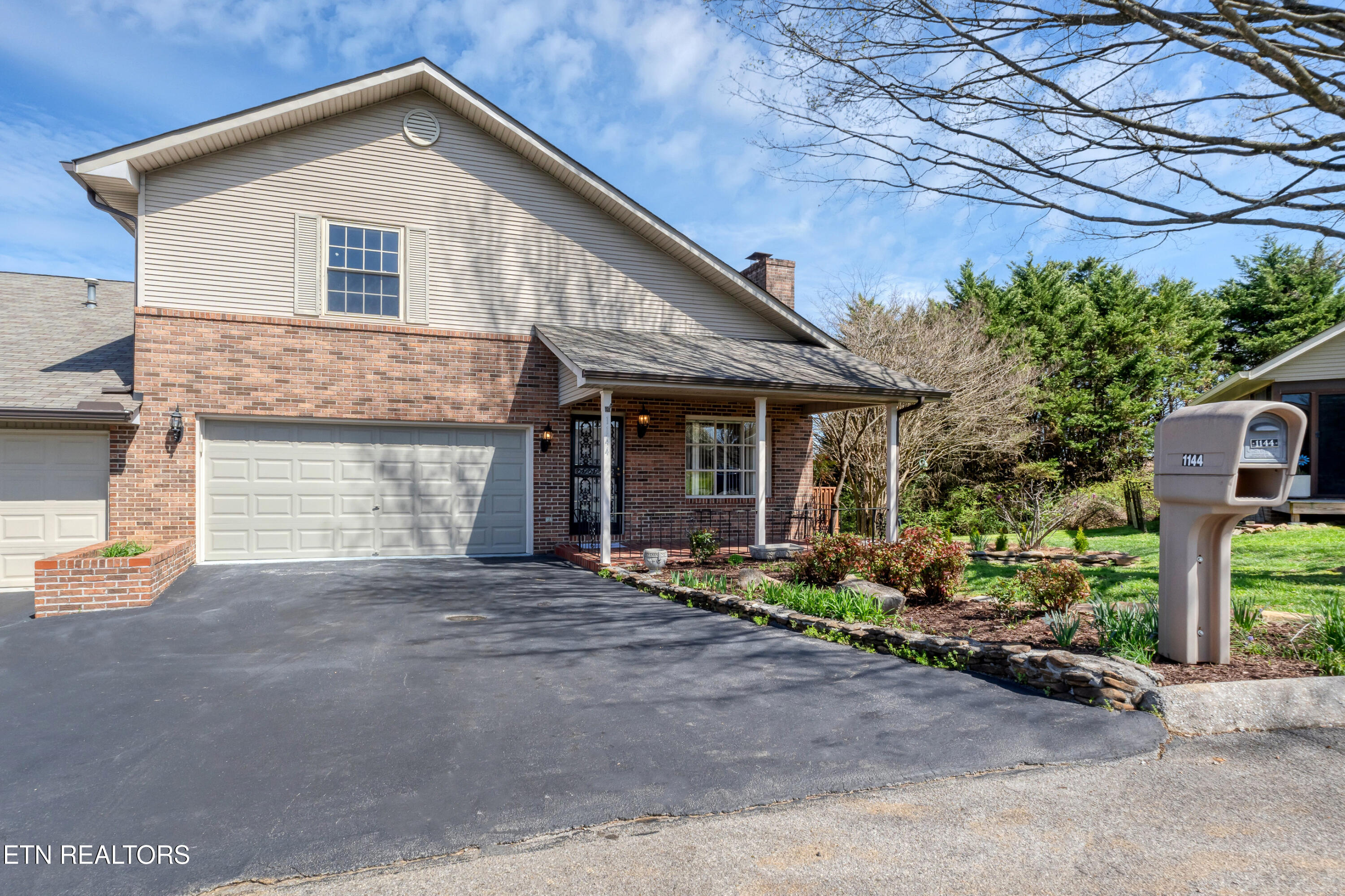 1144 North Rachaels Circle Maryville, TN 37804 - Photo 2 of 35 2