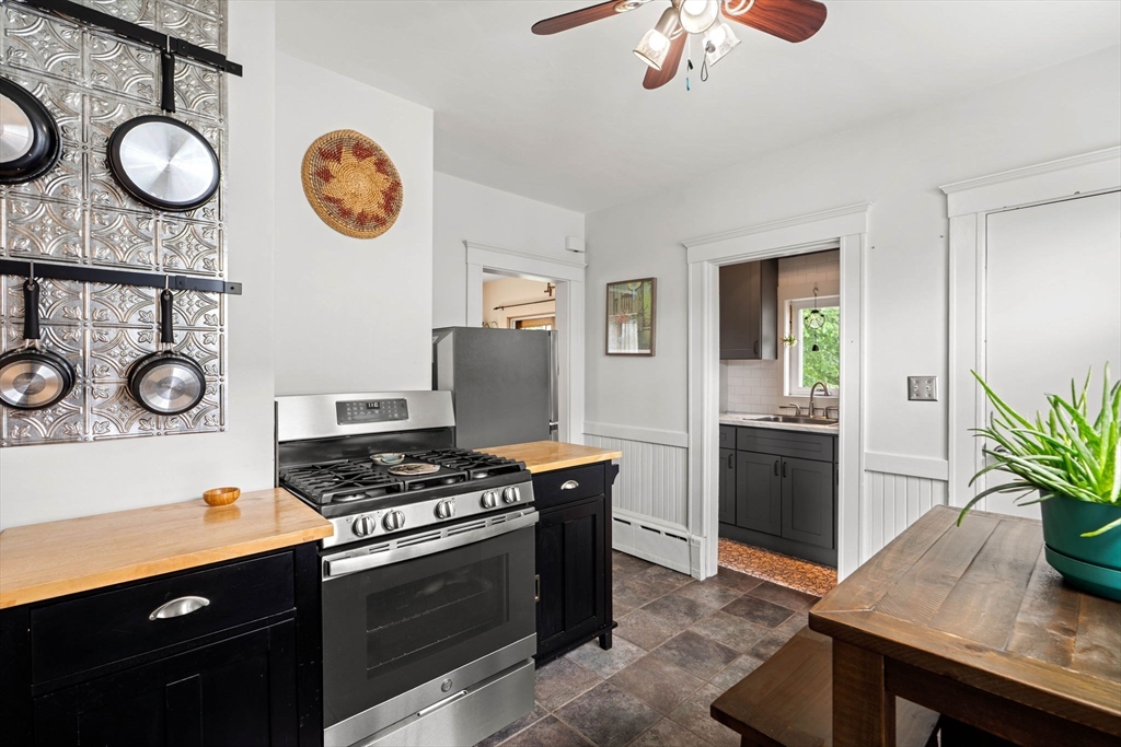 29 Newcastle Road Peabody, MA 01960 - Photo 8 of 38