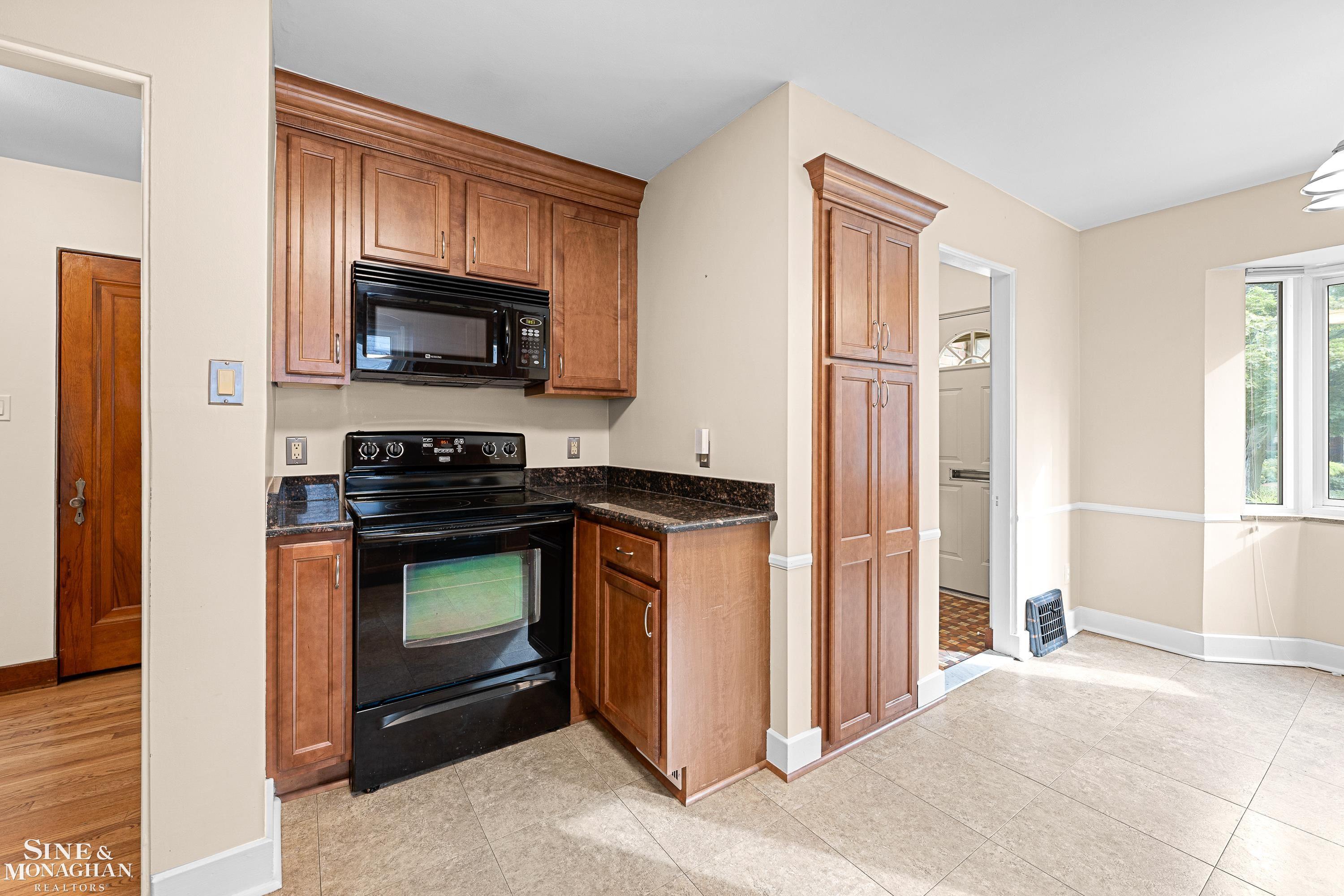 411 Cloverly Road Grosse Pointe Farms, MI 48236 - Photo 13 of 40