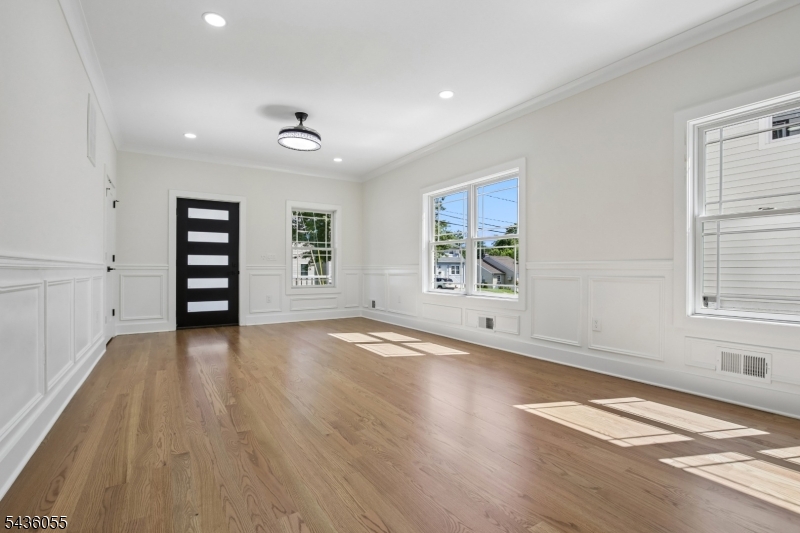 318 Halsey Road Parsippany, NJ 07054 - Photo 6 of 39