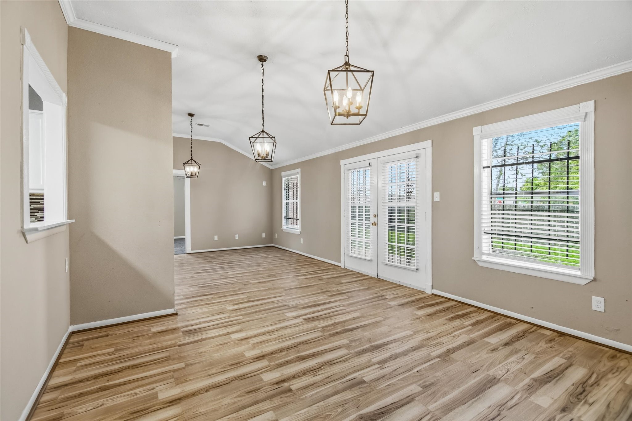 5418 Pershing Street Houston, TX 77033 - Photo 12 of 36