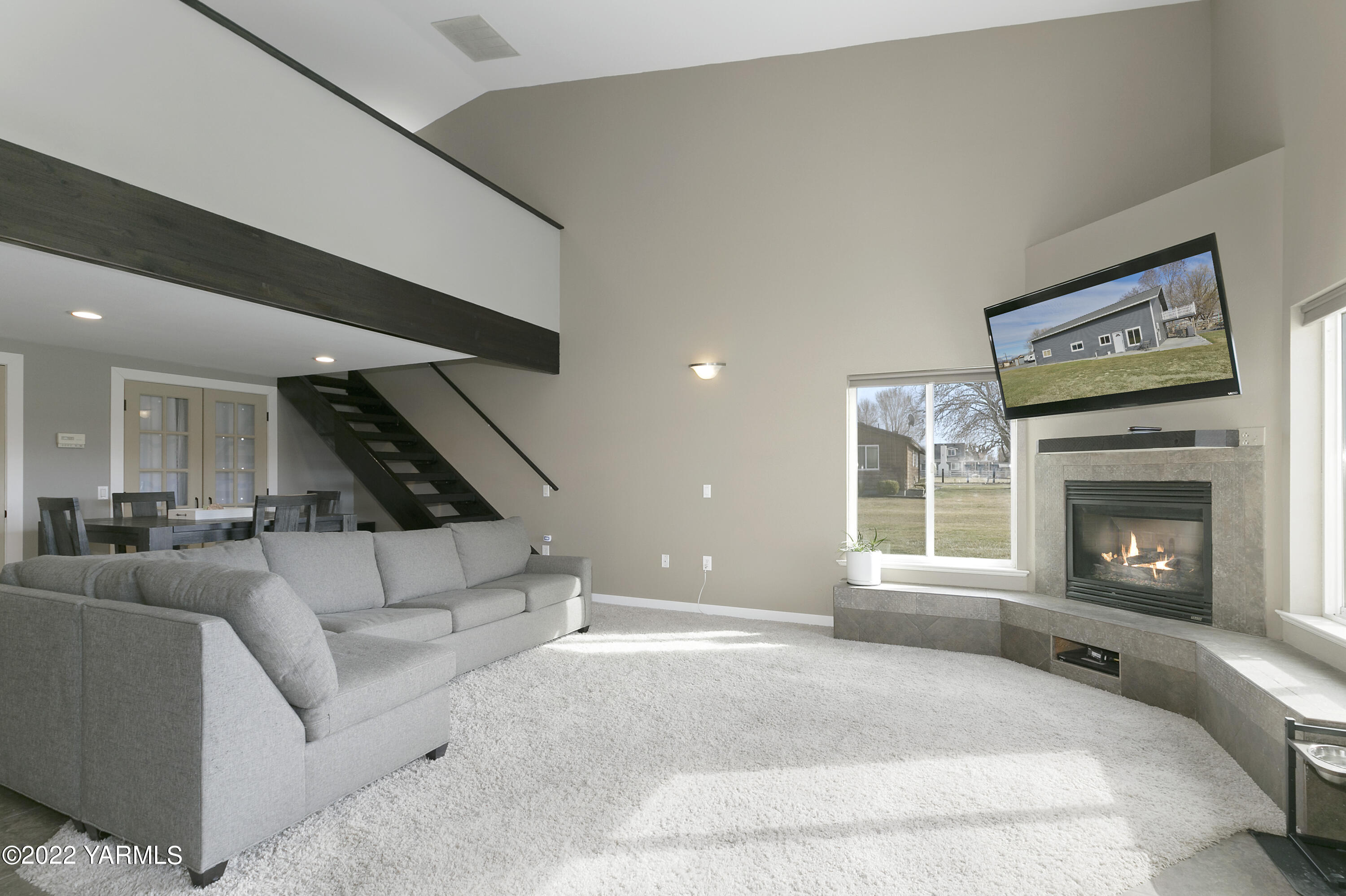 7501 Bell Road Moxee, WA 98936 - Photo 6 of 18 a living room with furniture and a fireplace