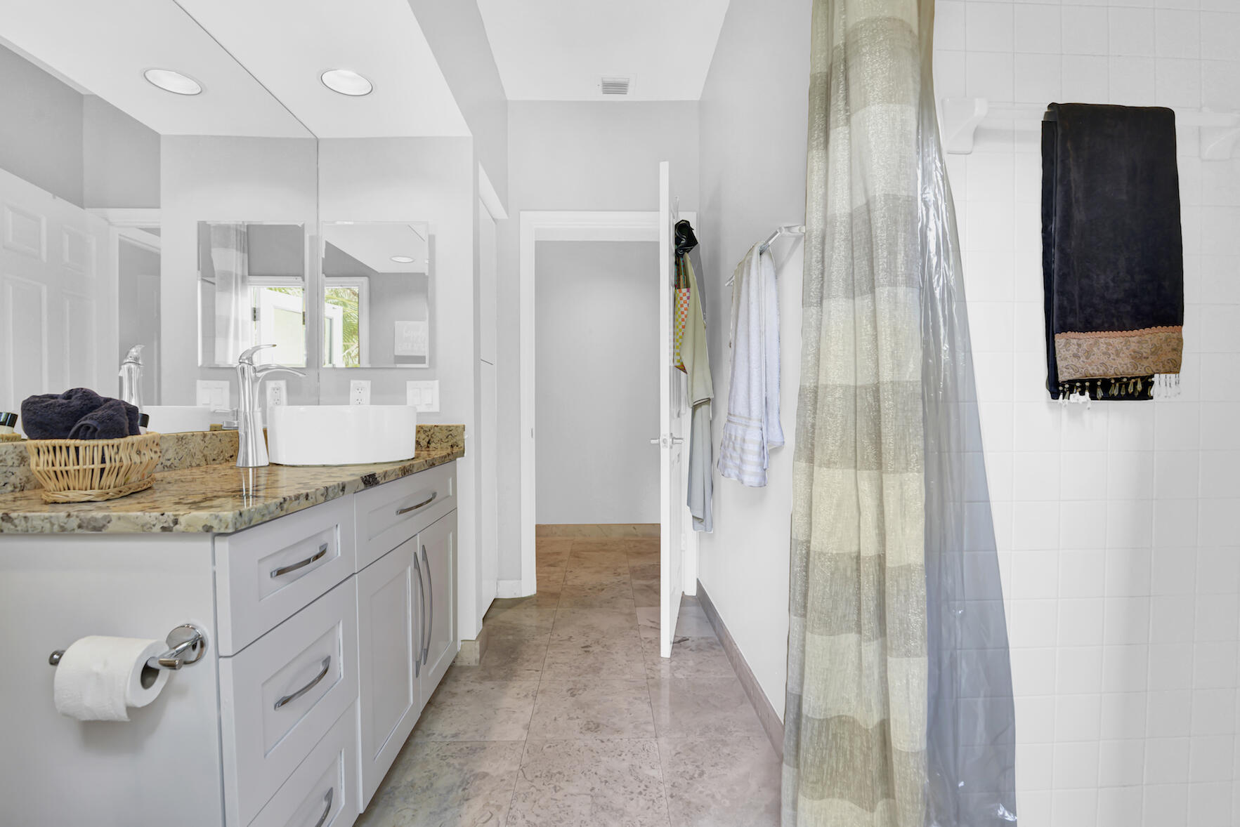 4801 Northwest 26th Avenue Boca Raton, FL 33434 - Photo 24 of 39 Full Bathroom - Main Floor
